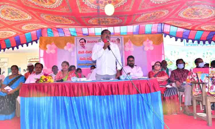 బంగారు భవిష్యత్తుకు బాటలు వేసేది కేవలం బడి మాత్రమే : మంత్రి ఎర్రబెల్లి