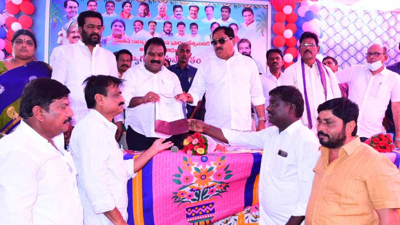 యాసంగి ధాన్యాన్ని కేంద్రం కొనాల్సిందే..వర్ధన్నపేట రైతుల డిమాండ్
