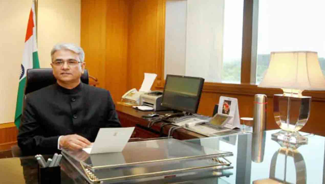 వీవీఐపీ హెలికాప్టర్ కేసులో… మాజీ రక్షణ కార్యదర్శిపై సీబీఐ చార్జిషీట్