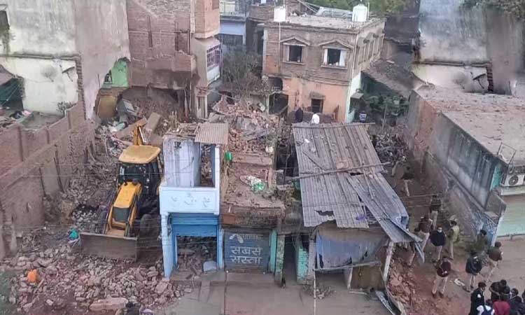 ఇంట్లో పేలిన పటాకులు.. ఏడుగురు దుర్మరణం