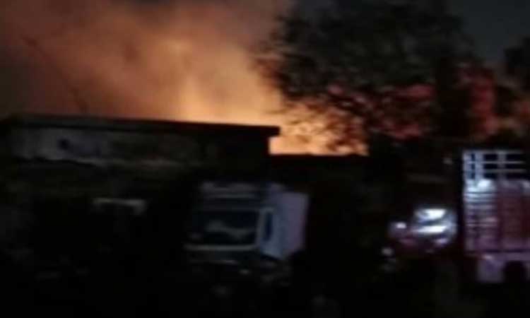 ఢిల్లీ బస్తీలో భారీ అగ్నిప్రమాదం.. ఏడుగురు సజీవ దహనం