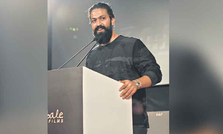 రక్తంతో రాసిన కథ ఇది