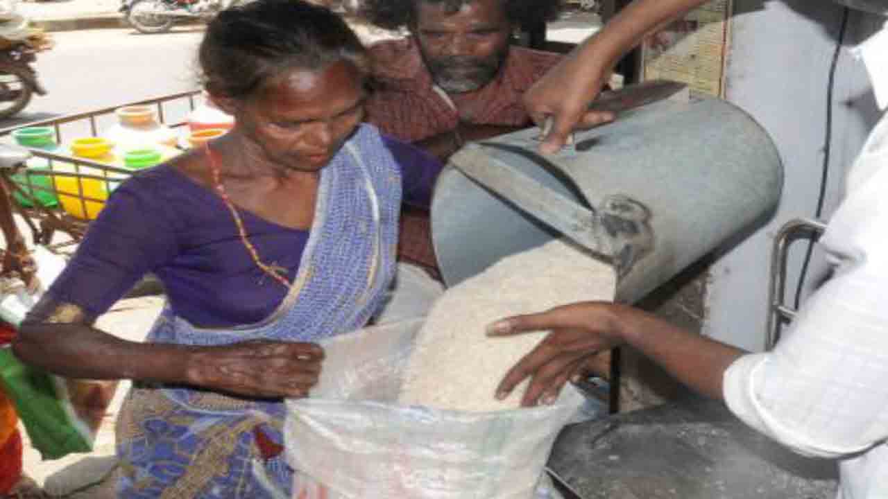 ఉచిత రేషన్‌ పంపిణీని మరో ఆరు నెలలు పొడిగించిన కేంద్రం