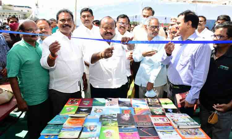 Karimnagar | పుస్తక ప్రదర్శనను ప్రారంభించిన మంత్రి గంగుల