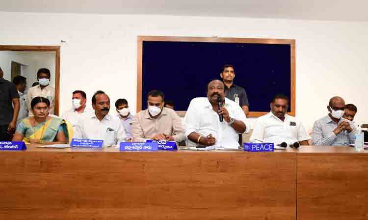 ఆ పథకంతో ప్రతి దళితుడు ఆర్థికాభివృద్ధి సాధించాలి : మంత్రి గంగుల