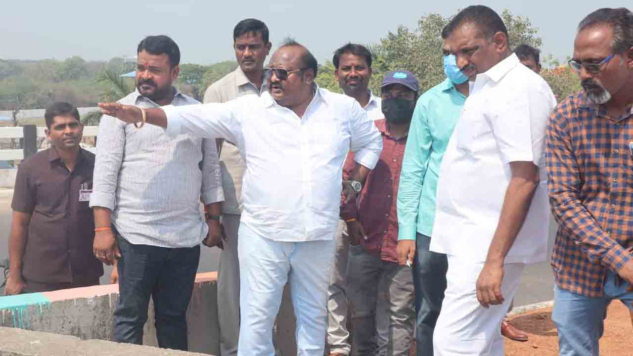 వేగంగా ‘కూడళ్ల’ సుందరీకరణ పనులు : మంత్రి గంగుల