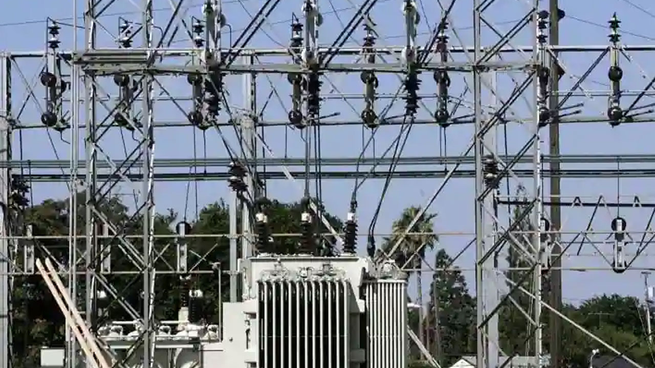 గుజ‌రాత్‌లో విద్యుత్ సంక్షోభం.. రోడ్లెక్కి నిర‌స‌న వ్య‌క్తం చేస్తున్న రైతులు