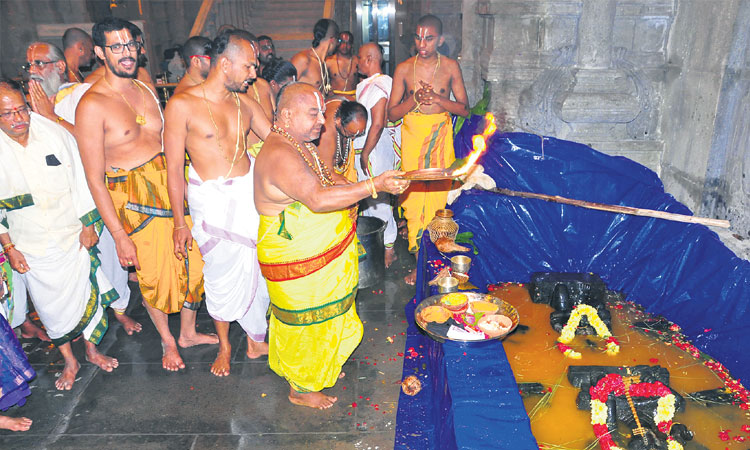 మహిమాన్వితం.. జలాధివాసం