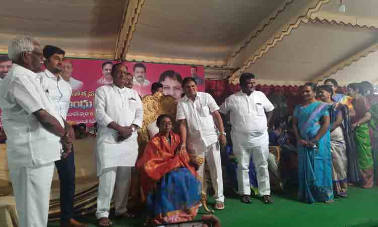 కల్యాణ లక్ష్మి  చెక్కులు పంపిణీ చేసిన ఎమ్మెల్సీ సుఖేందర్‌రెడ్డి