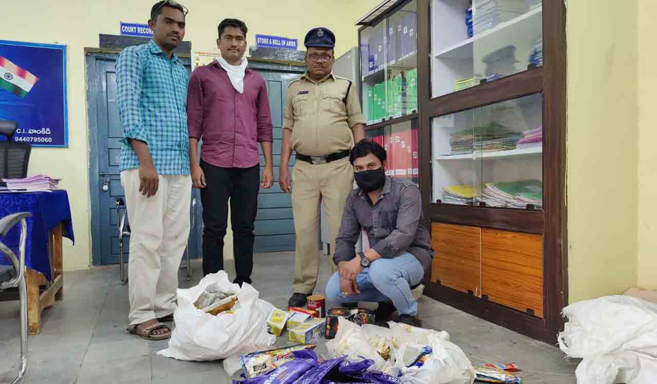 Crime news | నిషేధిత గుట్కా ప్యాకెట్లను స్వాధీనం చేసుకున్న పోలీసులు