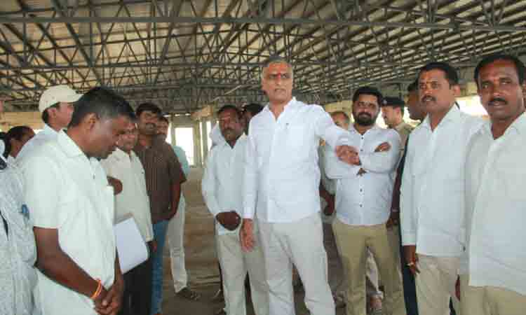 నాలుగు నెలల్లో వైశ్య సదన్‌ను అందుబాటులోకి తీసుక రావాలి : మంత్రి హరీశ్‌రావు