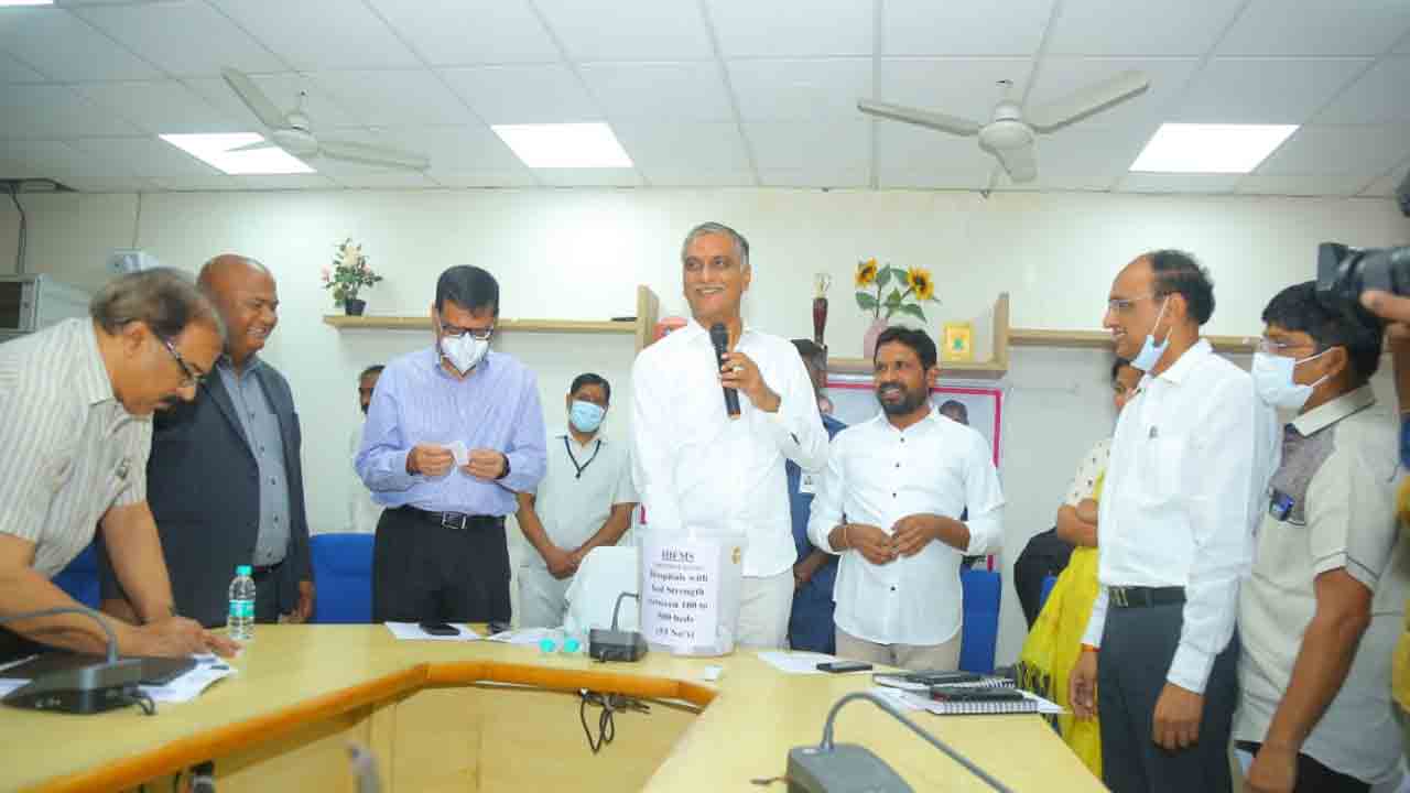 ప్రభుత్వ దవాఖానల్లో దళితులకు 16%  కాంట్రాక్టు ఏజెన్సీలు..ప్రారంభించిన మంత్రి హరీశ్‌రావు