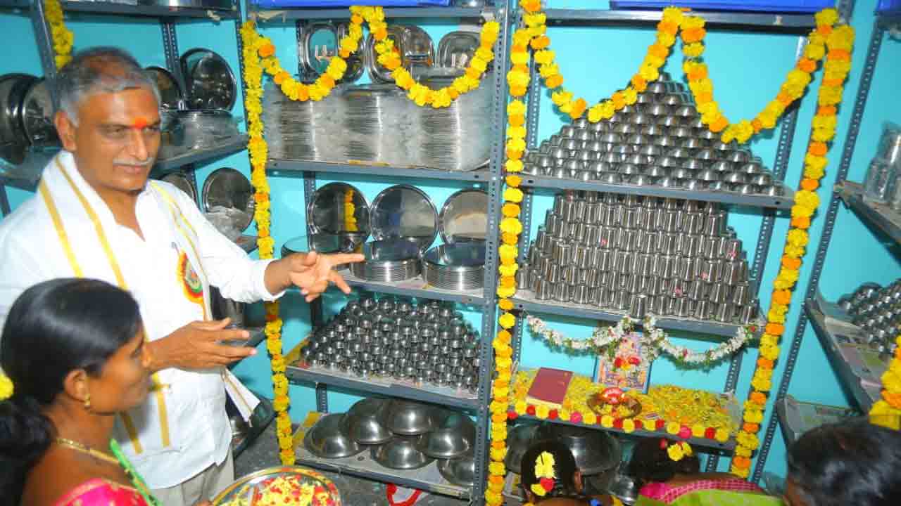 వచ్చే నెలలో వారందరికి కొత్త పెన్షన్‌లు : మంత్రి హరీశ్‌రావు