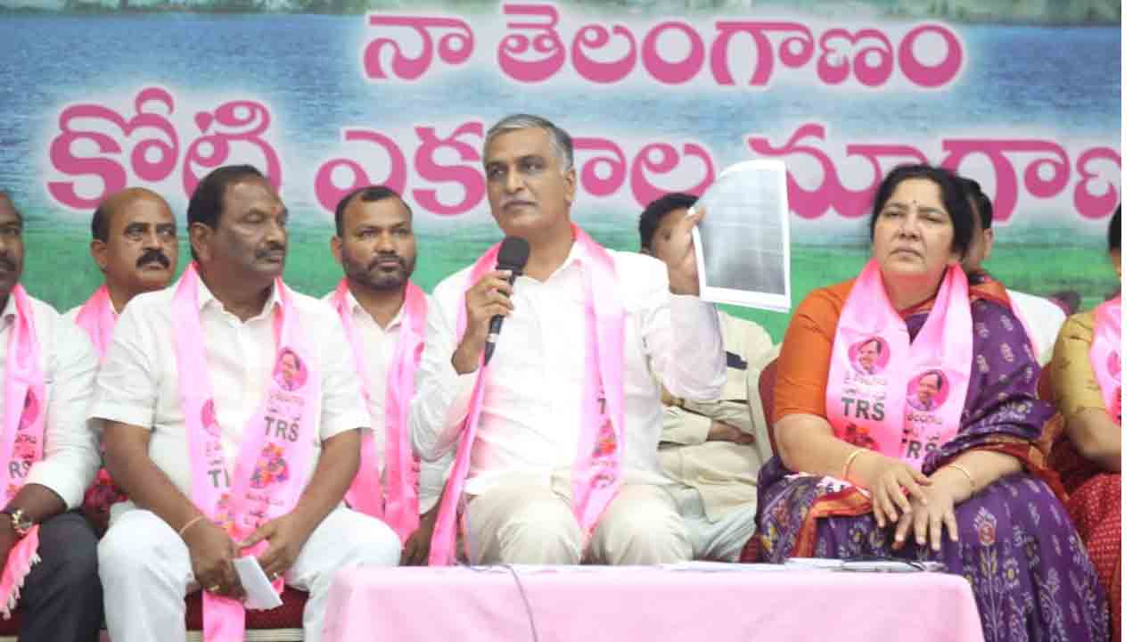 ప్ర‌భుత్వాన్ని న‌డుపుతున్నారా?.. అబ‌ద్ధాల ఫ్యాక్ట‌రీ న‌డుపుతున్నారా?!: మంత్రి హ‌రీశ్ రావు