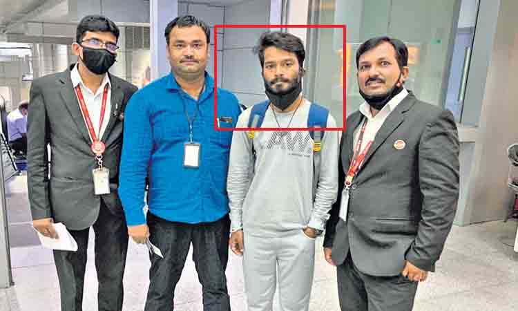 చైన్‌ లాగితే.. తలపగిలింది..