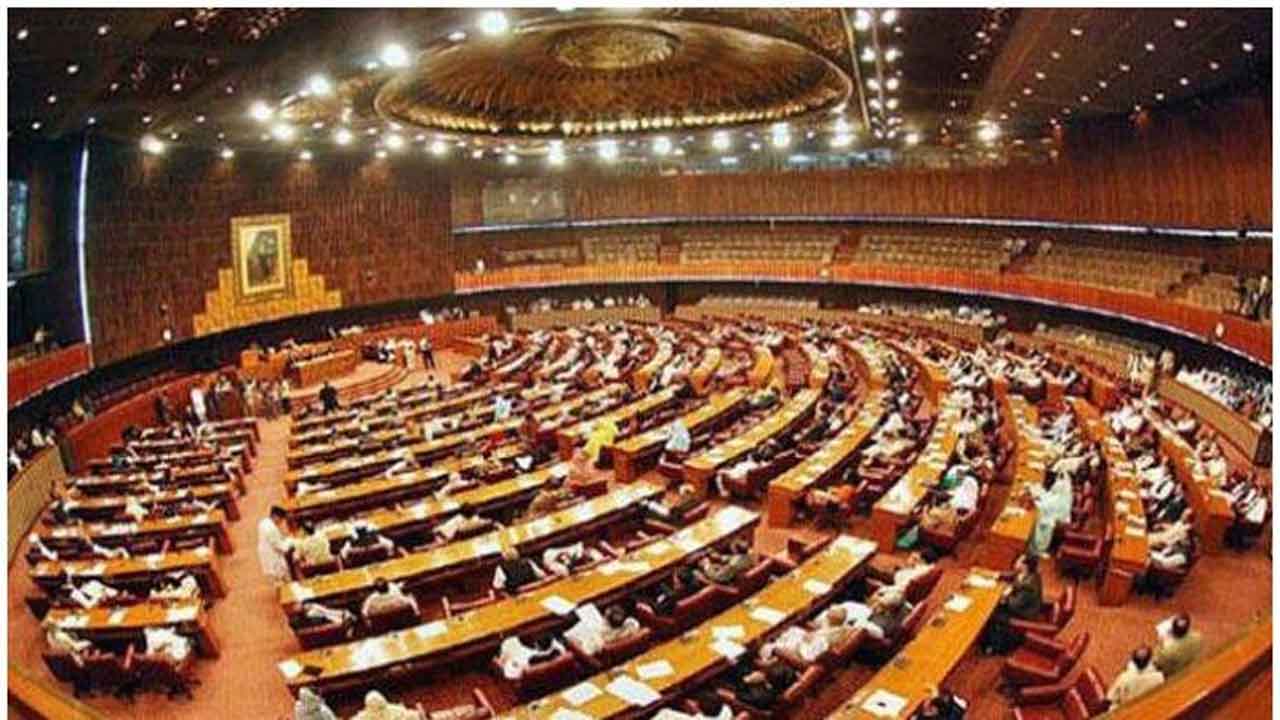 ఇమ్రాన్ ఖాన్‌పై అవిశ్వాస తీర్మానం వాయిదా..