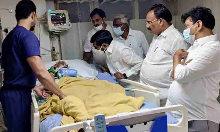 మల్లు స్వరాజ్యాన్ని పరామర్శించిన మంత్రి జగదీష్ రెడ్డి