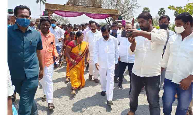 మహిళల పక్షపాతిగా సీఎం కేసీఆర్‌ చరిత్రలో నిలిచిపోతారు : మంత్రి జగదీష్‌రెడ్డి