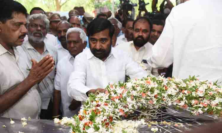 మల్లు స్వరాజ్యానికి నివాళులు అర్పించిన మంత్రి జగదీష్రెడ్డి