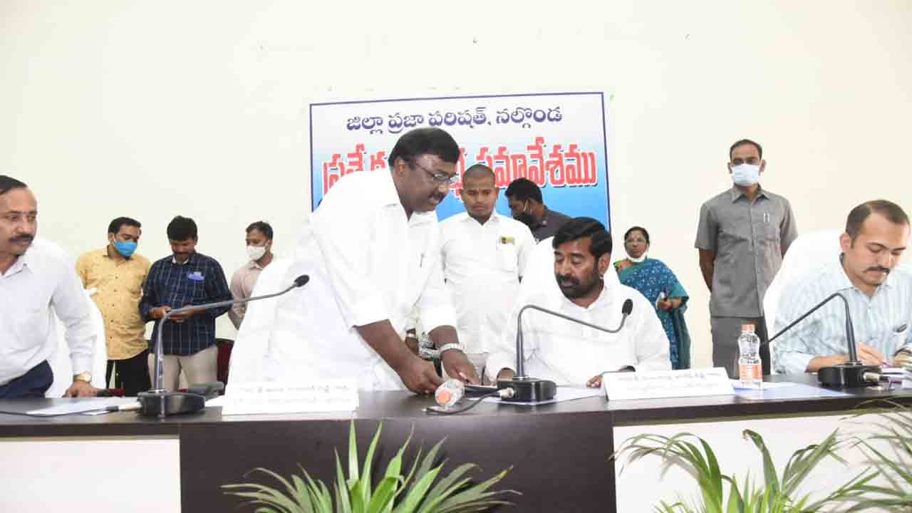 యాసంగి వడ్లను కేంద్రమే కొనుగోలు చేయాలి..నల్లగొండ జెడ్పీ ఏకగ్రీవ తీర్మానం