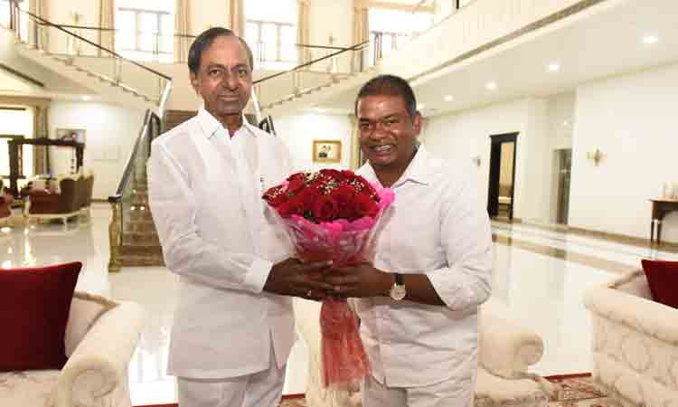 సీఎం కేసీఆర్‌ ఆశీస్సులు తీసుకున్న ఎమ్మెల్యే జీవన్‌రెడ్డి