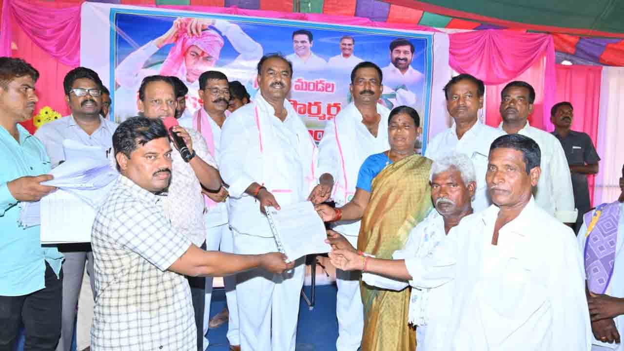500 ట్రాన్స్‌ఫార్మర్లను పంపిణీ చేసిన ఎమ్మెల్యే కృష్ణమోహన్ రెడ్డి