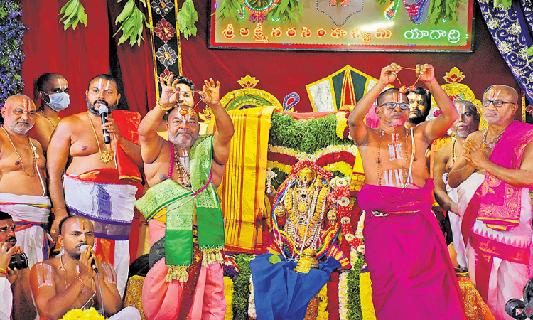 కమనీయం.. దేవదేవుడి కల్యాణం