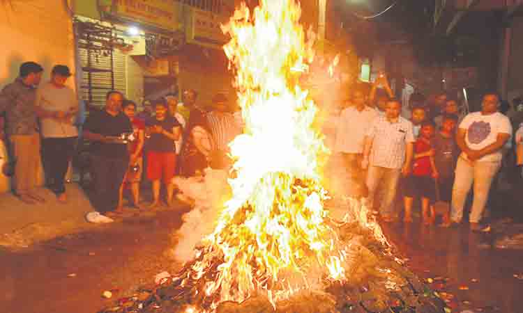 రంగుల వసంతం హోలీరే.హోలీ