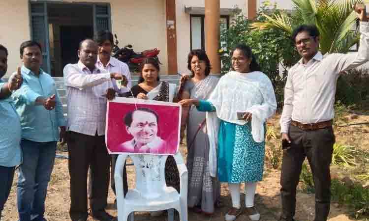 కాంట్రాక్టు క్రమబద్ధీకరణపై హర్షం