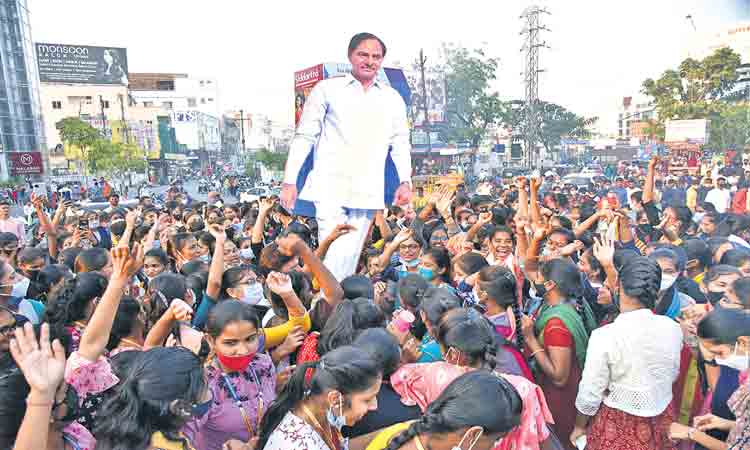 ఘనంగా మహిళాబంధు సంబురాలు