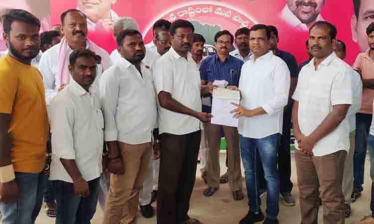 కార్యకర్తలను కంటికిరెప్పలా కాపాడుకుంటాం : ఎమ్మెల్యే కిశోర్ కుమార్