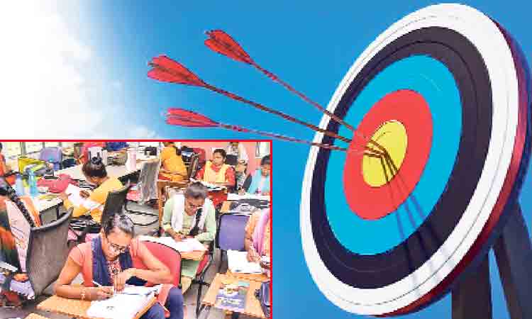 పట్టుబట్టు గ్రూప్స్ కొట్టు..