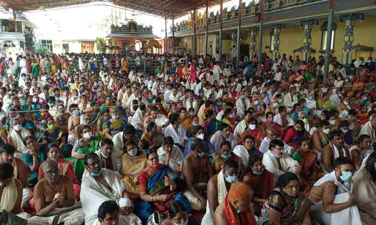 భక్తులతో కిక్కిరిసిన భద్రాద్రి