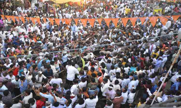 ఉత్కంఠగా సాగిన పిడిగుద్దులాట!