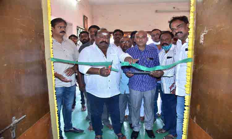 చేనేత వస్ర్తాలను ధరించాలి