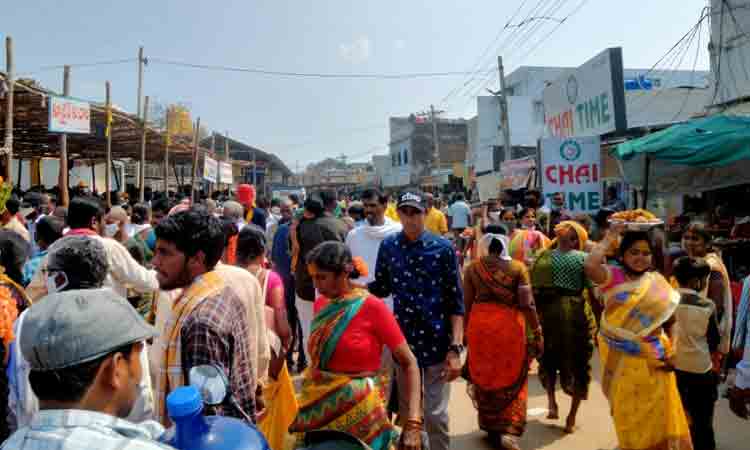 Mallanna temple | కొమురవెల్లిలో భక్తుల సందడి