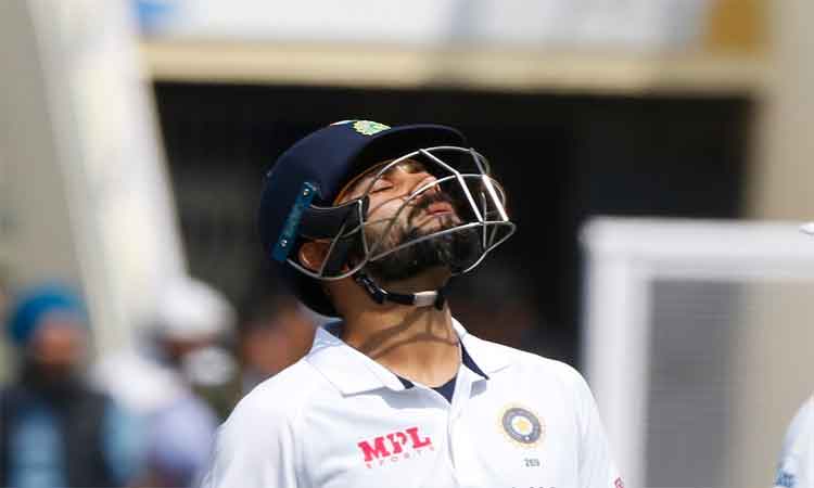 విరాట్ కోహ్లీ క్లీన్ బౌల్డ్..