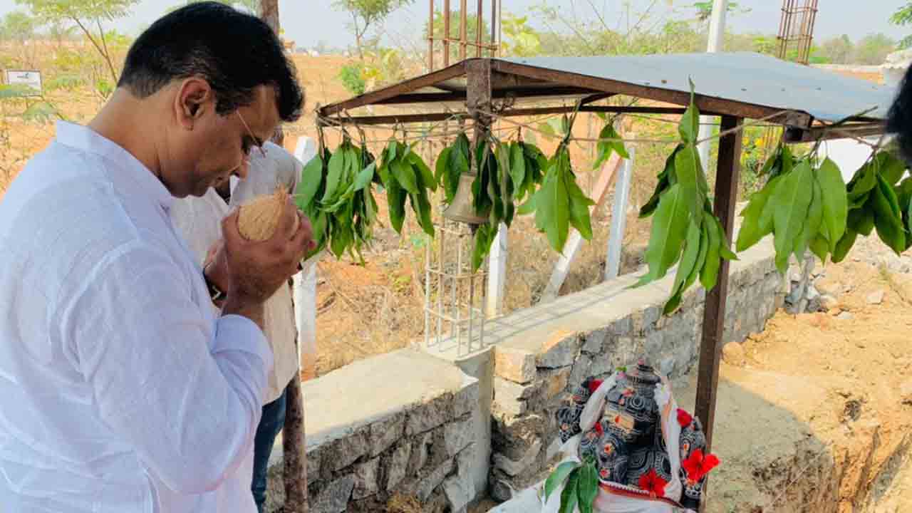 విజయగణపతి ఆలయానికి భూమిపూజ చేసిన ఎమ్మెల్యే వివేకానంద్