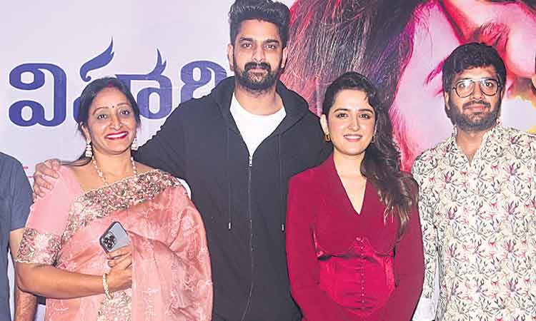 కృష్ణ, వ్రిందల ప్రేమాయణం