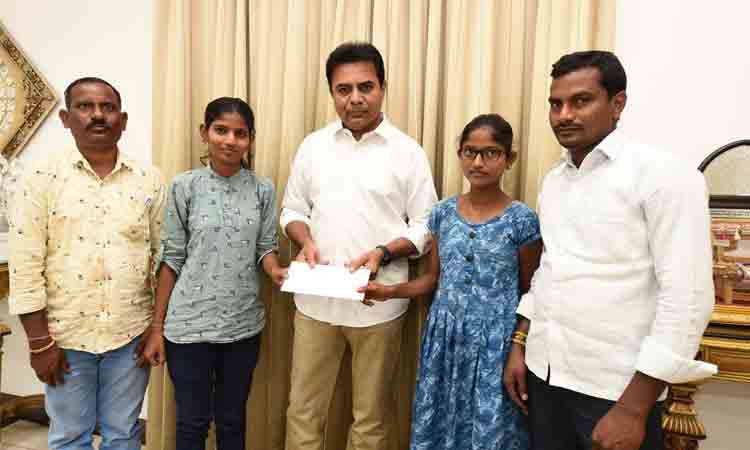 పేద విద్యార్థినుల ఉన్న‌త‌ చ‌దువుల‌ కోసం మంత్రి కేటీఆర్ ఆర్థిక సాయం