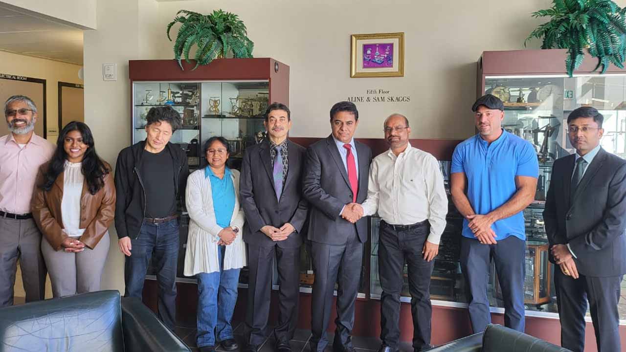 అమెరికాలో తొలిరోజు మంత్రి కేటీఆర్ ప‌ర్య‌ట‌న స‌క్సెస్‌..150 కోట్ల‌కుపైగా పెట్టుబ‌డులు పెట్టేందుకు ముందుకొచ్చిన కెమ్ వేద లైఫ్ సైన్సెస్