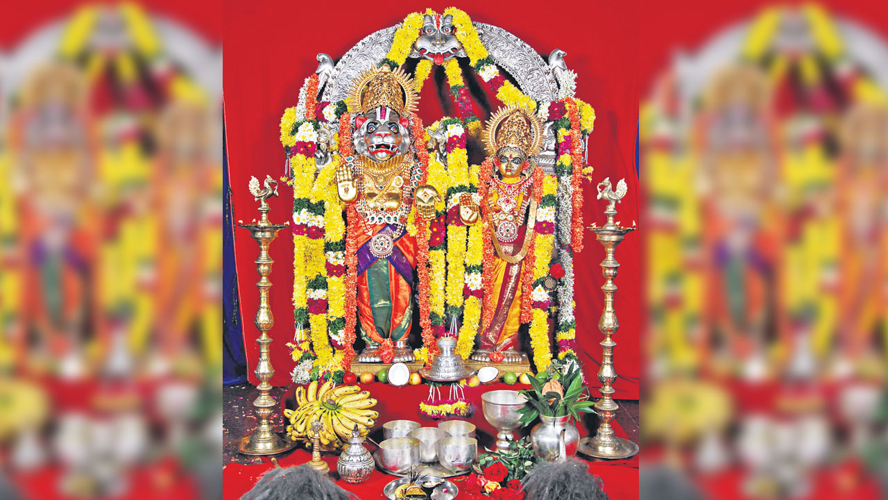 బ్ర‌హ్మోత్స‌వాల వేళ యాదాద్రి ల‌క్ష్మీన‌ర‌సింహుడు ఏ అలంక‌ర‌ణ‌ల్లో క‌నువిందు చేస్తాడు?