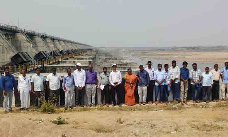 లక్ష్మీ బరాజ్‌ను సందర్శించిన తమిళనాడు ఇంజినీర్ల బృందం