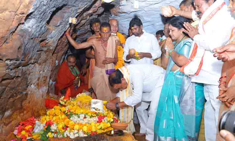 గ‌ట్టు మ‌ల్ల‌న్న స్వామి ఆల‌యాన్ని దఫదఫాలుగా అభివృద్ధి చేస్తా: బాల్క సుమ‌న్