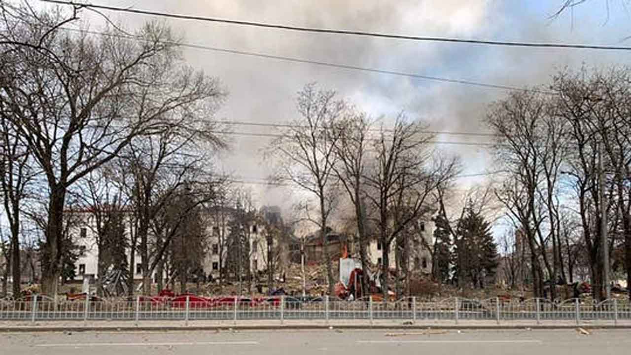 ఆ థియేట‌ర్ నుంచి 200 మందిని ర‌క్షించారు..