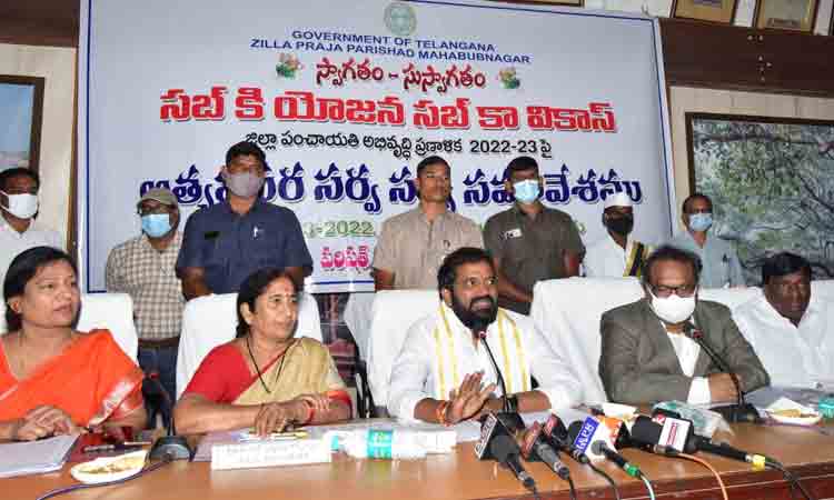 ప్రభుత్వ పథకాలు ప్రతి నిరుపేదకు అందాలి..ఆ బాధ్యత మీదే : మంత్రి శ్రీనివాస్‌ గౌడ్‌