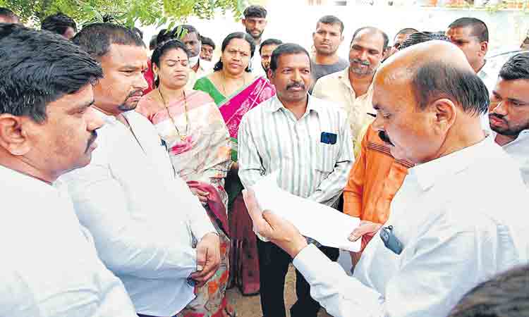 ప్రజల సహకారంతోనే అభివృద్ధి సాధ్యం