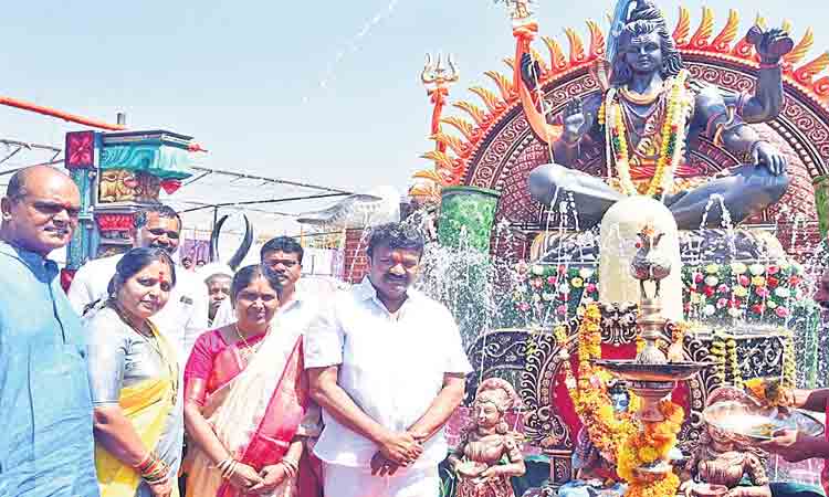 స్వరాష్ట్రంలో ఏడుపాయలకు ప్రాధాన్యం