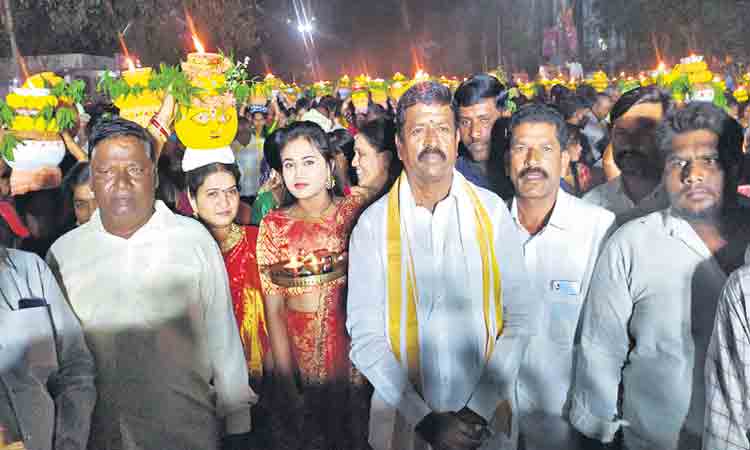 ఆలయాల అభివృద్ధికి ప్రభుత్వం పెద్దపీట