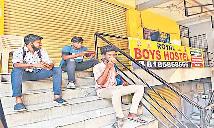 టెట్‌ నోటిఫికేషన్‌తో పెరిగిన రద్దీ